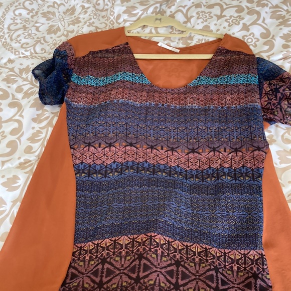 🛍️🛍️ 3 for $5. Beautiful sheer top in multiple colors - Picture 3 of 7